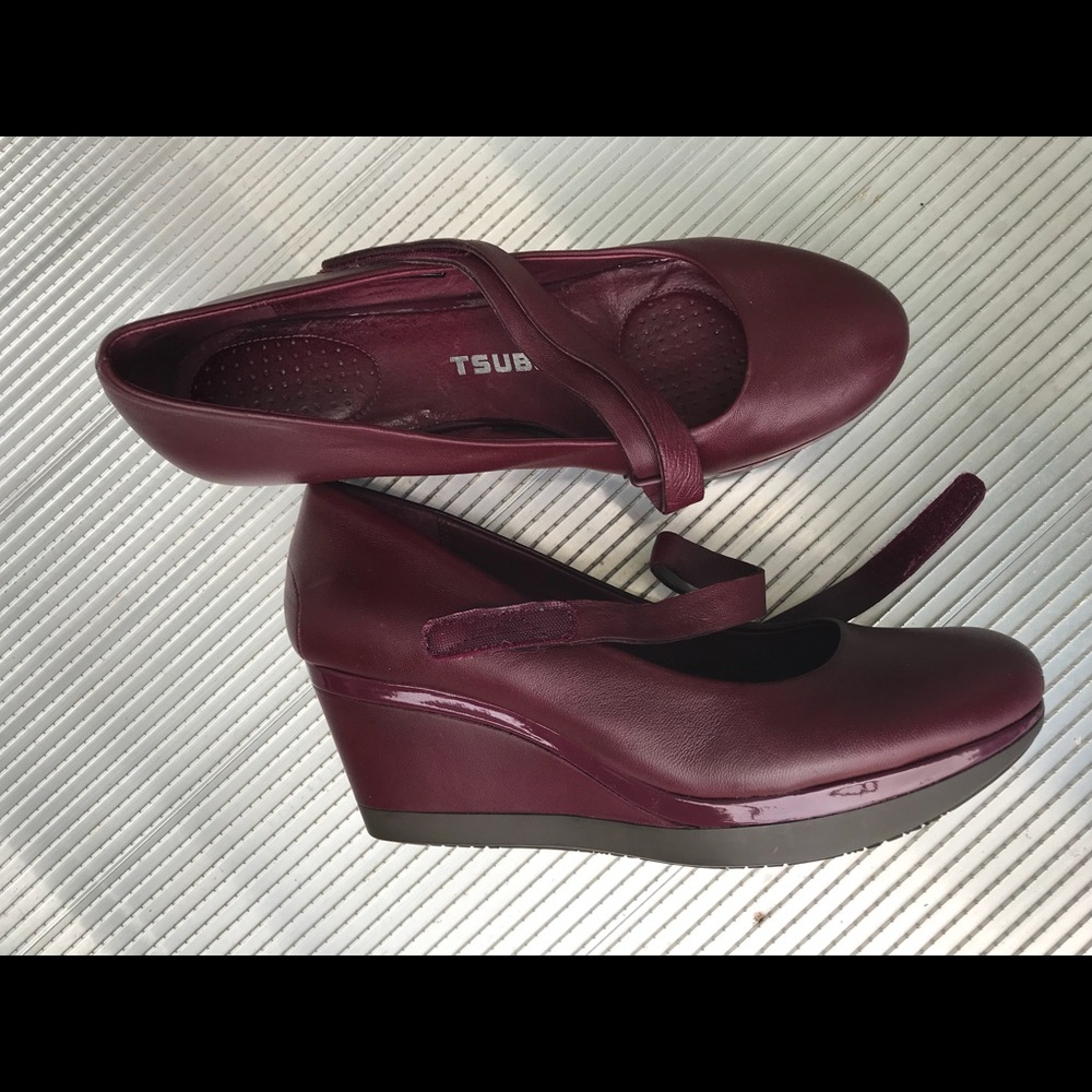 Tsubo Maroon Women’s Leather Maroon Wedge Shoes